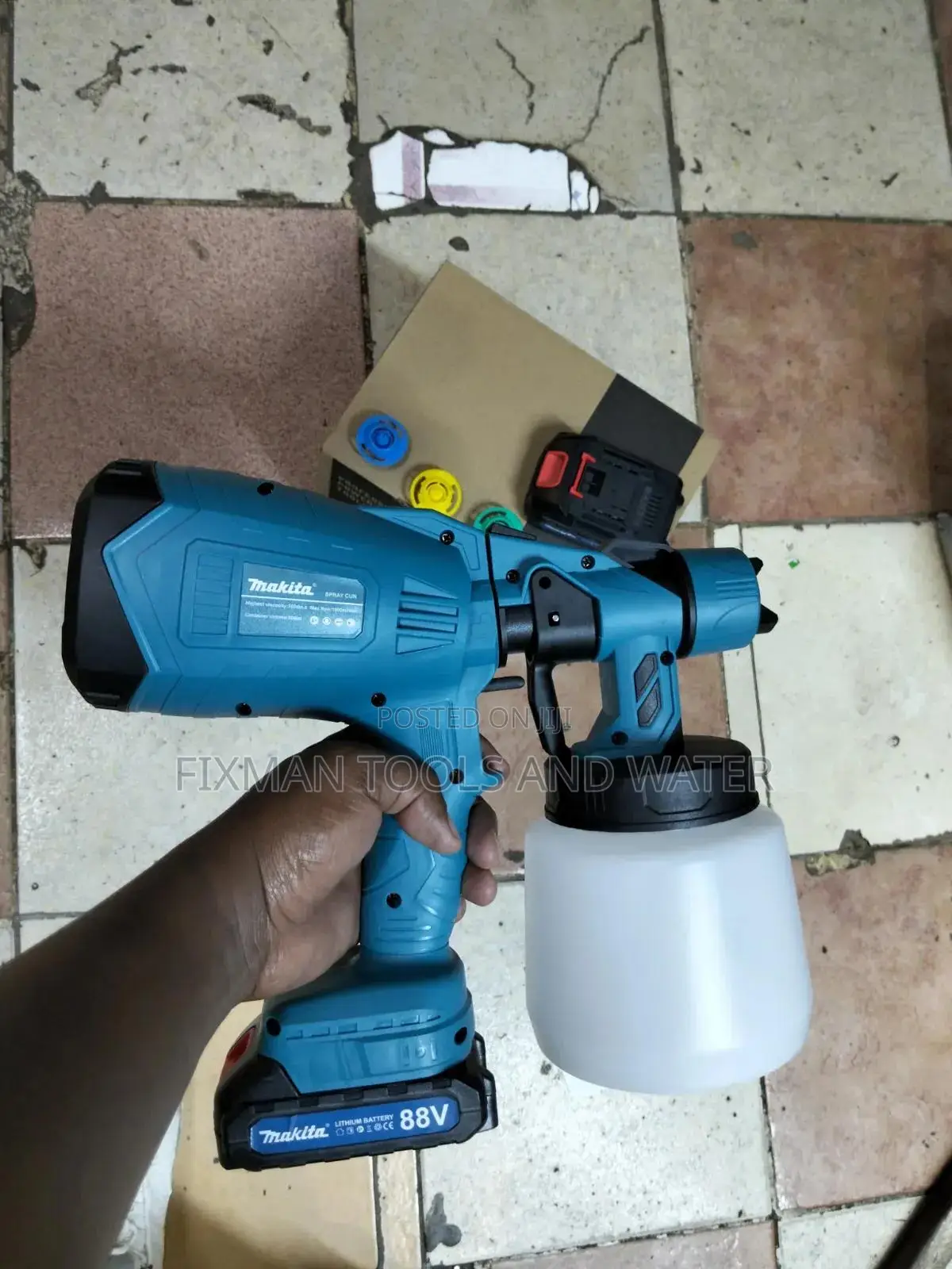 High Pressure Makita Spray Gun Cordless 2 Battery 88volts + 3 Nozzles