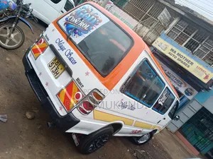 Toyota HiAce 2004 White
