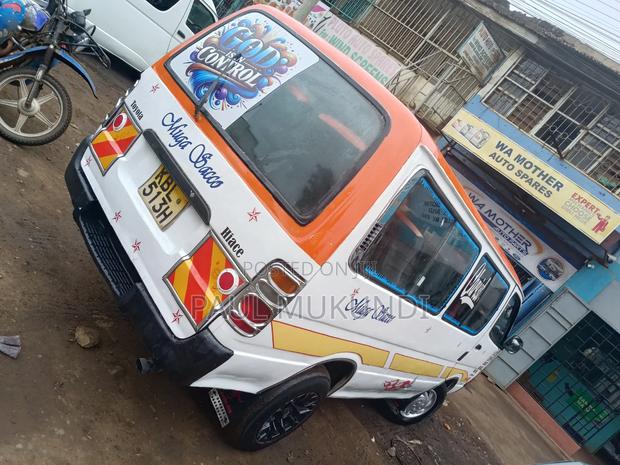 Toyota HiAce 2004 White - thumbnail 5