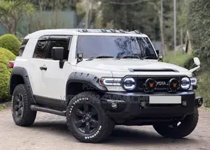Toyota FJ Cruiser 2014 White