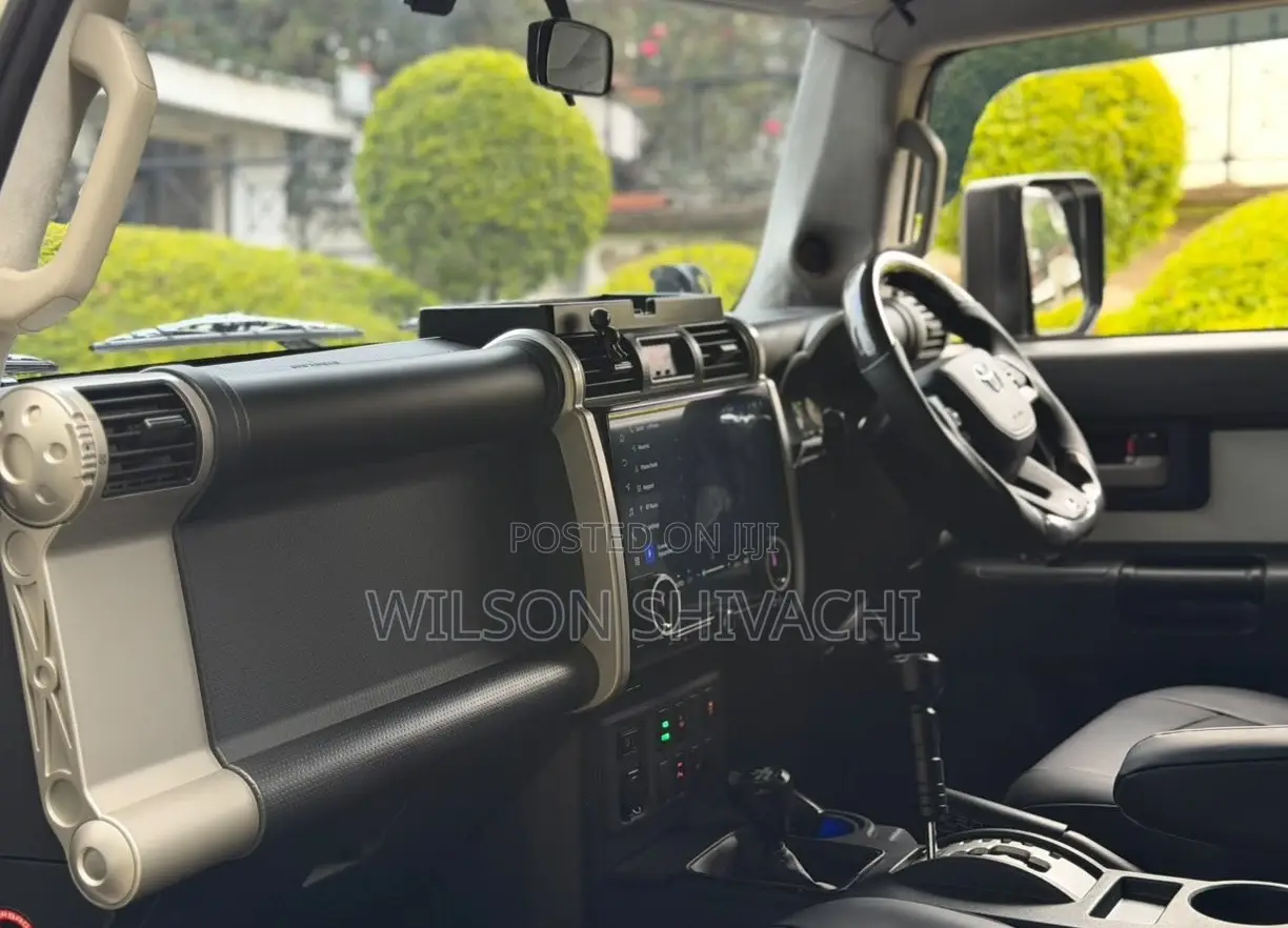 Toyota FJ Cruiser 2014 White