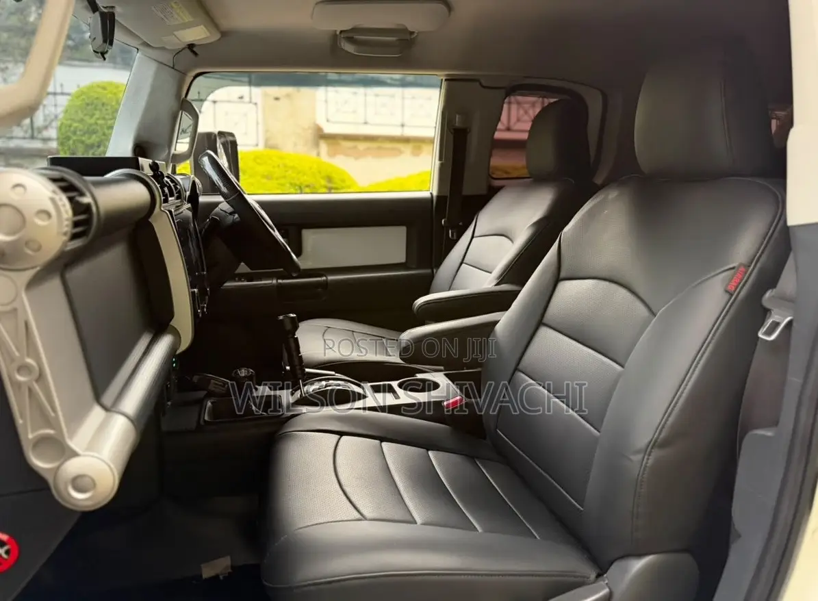 Toyota FJ Cruiser 2014 White