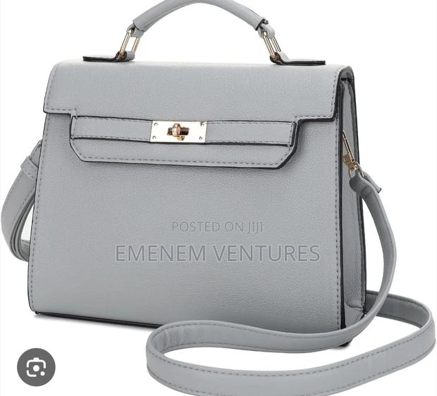 Ladies Medium Handbags - thumbnail 3