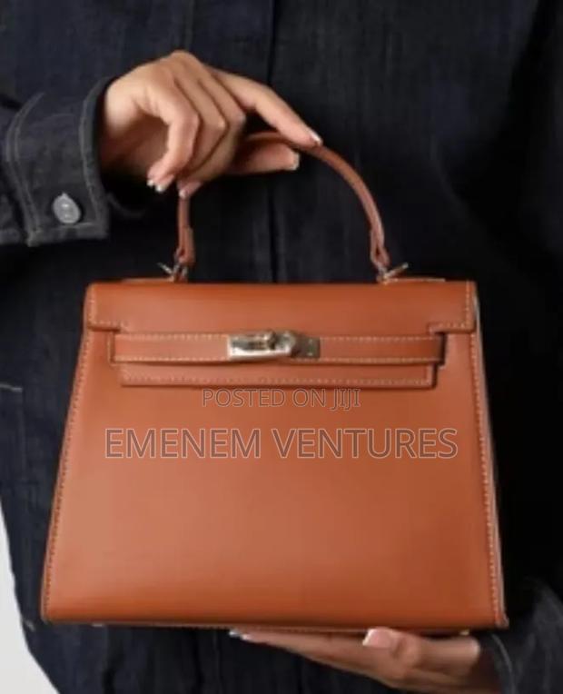 Ladies Medium Handbags - thumbnail 4