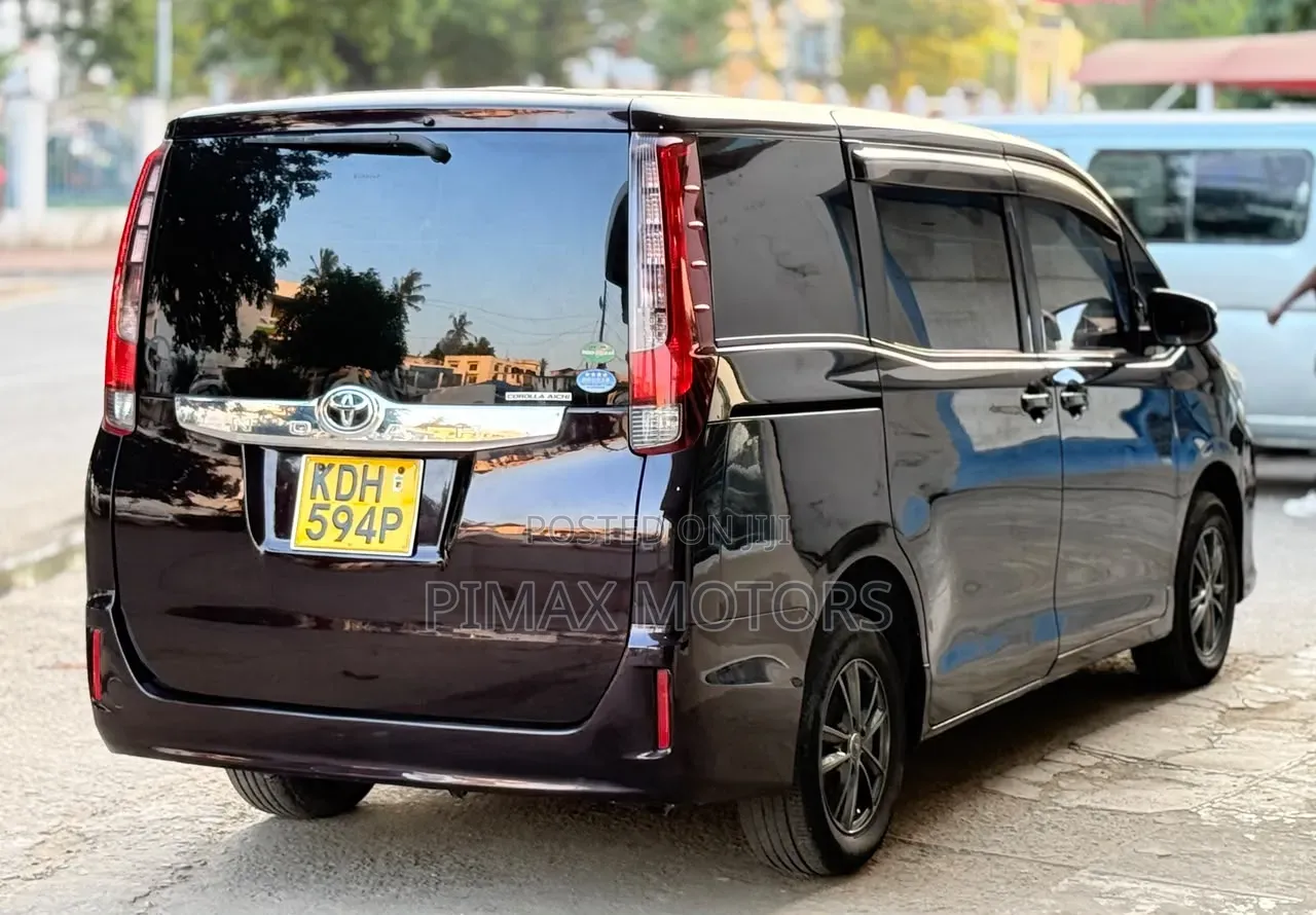 Toyota Noah 2015 Brown