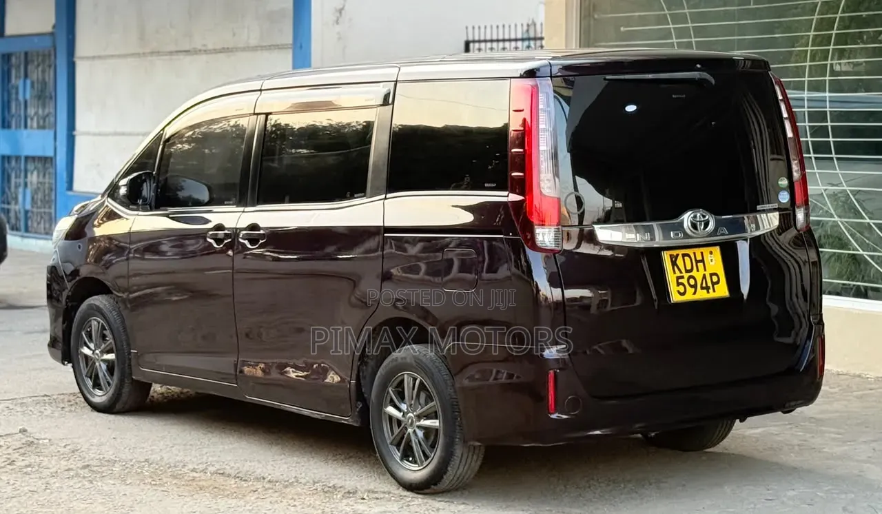 Toyota Noah 2015 Brown
