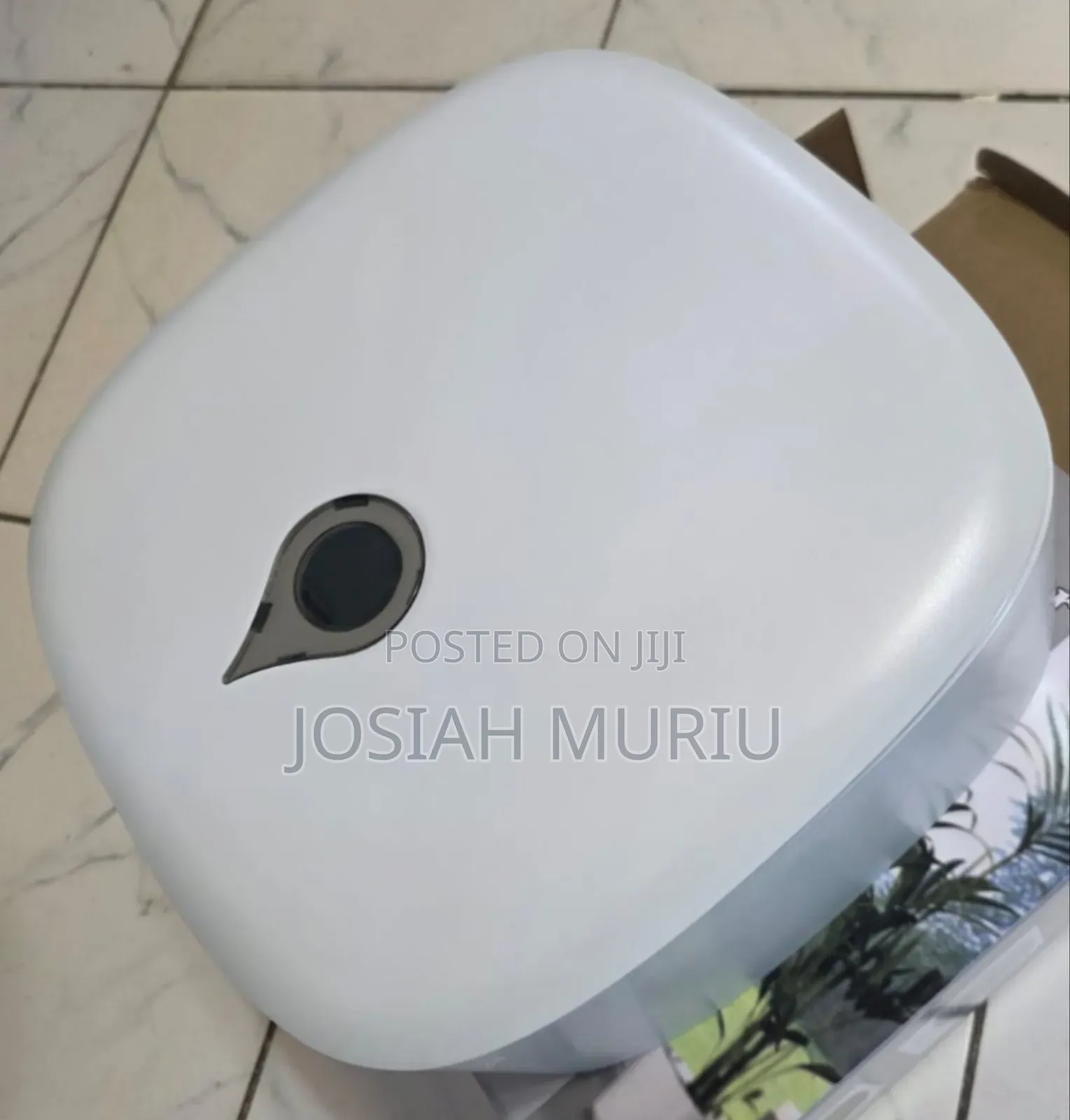 White Jumbo Tissue Holder