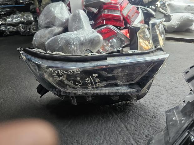 Rav 4 2020 Headlight - thumbnail 2