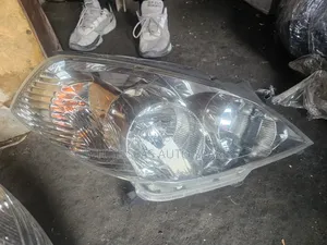 Nissan Wingroad Y 11 Headlight