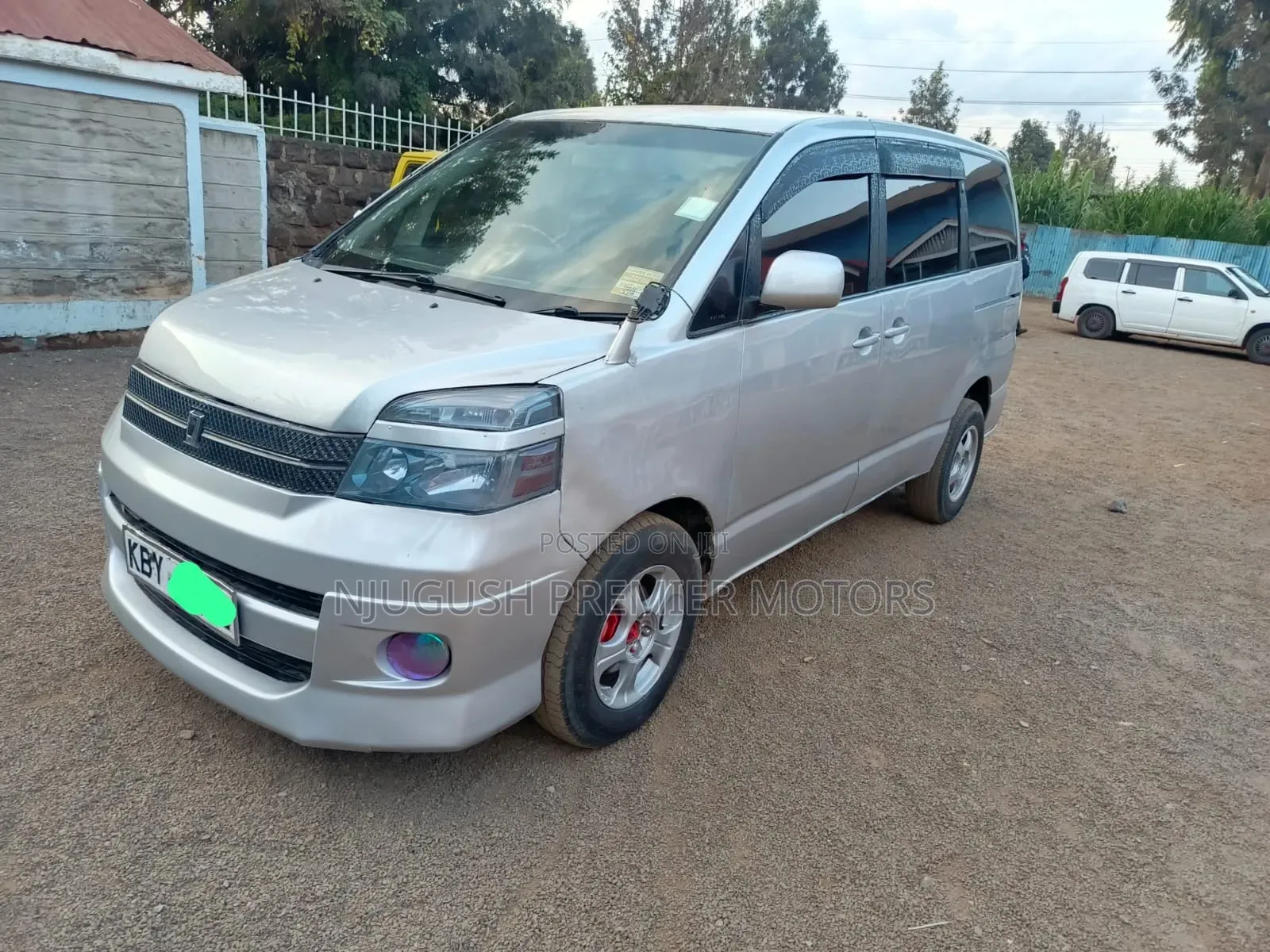 Toyota Noah 2005 Silver