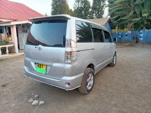 Toyota Noah 2005 Silver