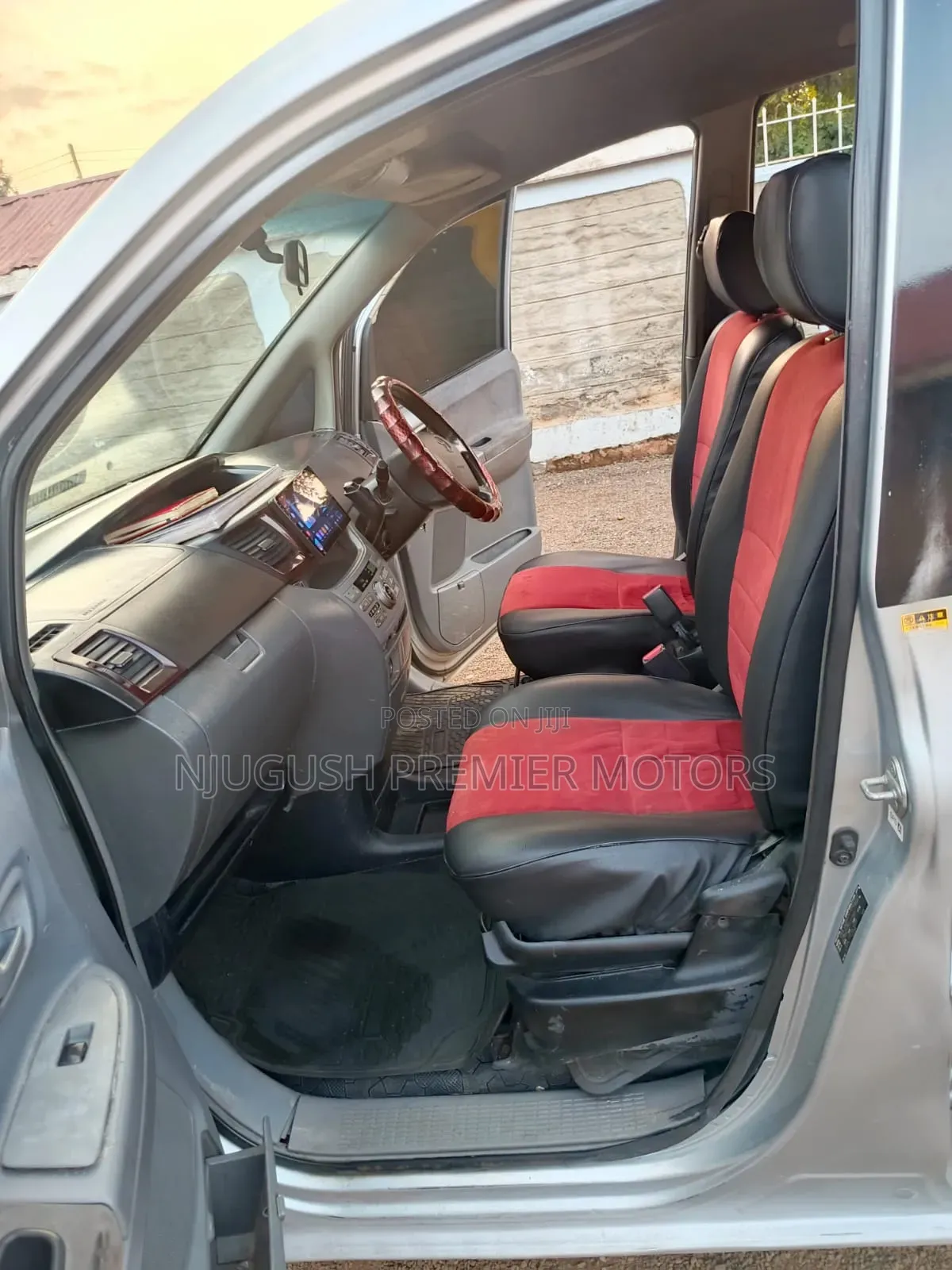 Toyota Noah 2005 Silver