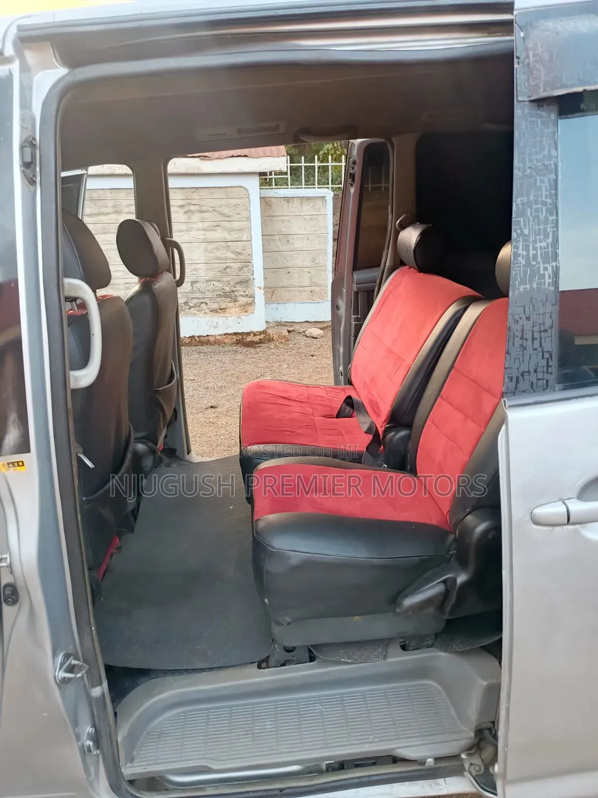 Toyota Noah 2005 Silver