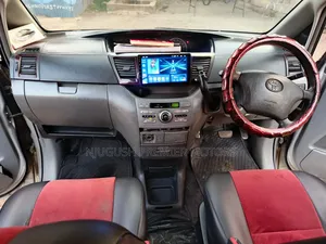Toyota Noah 2005 Silver