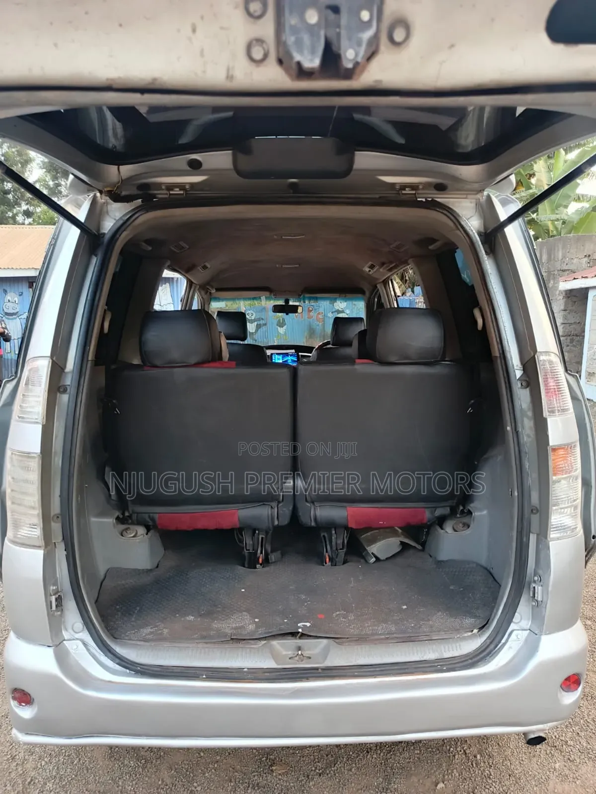 Toyota Noah 2005 Silver