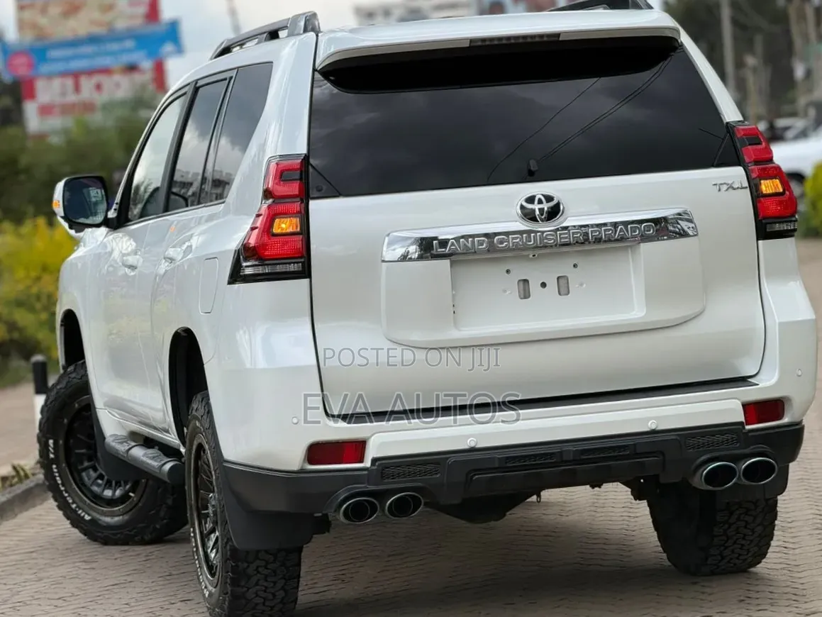 Toyota Land Cruiser Prado 2022 White