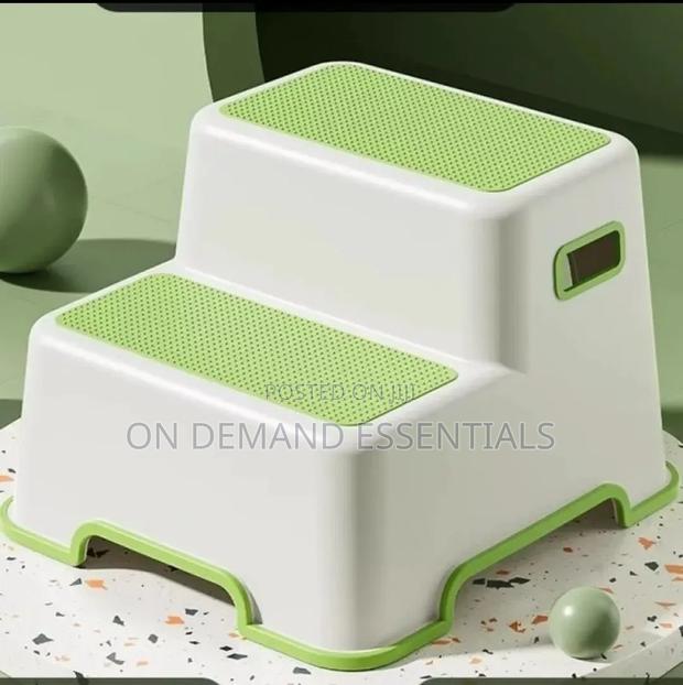 Portable Anti-Slip Kids Step Stool - thumbnail 2