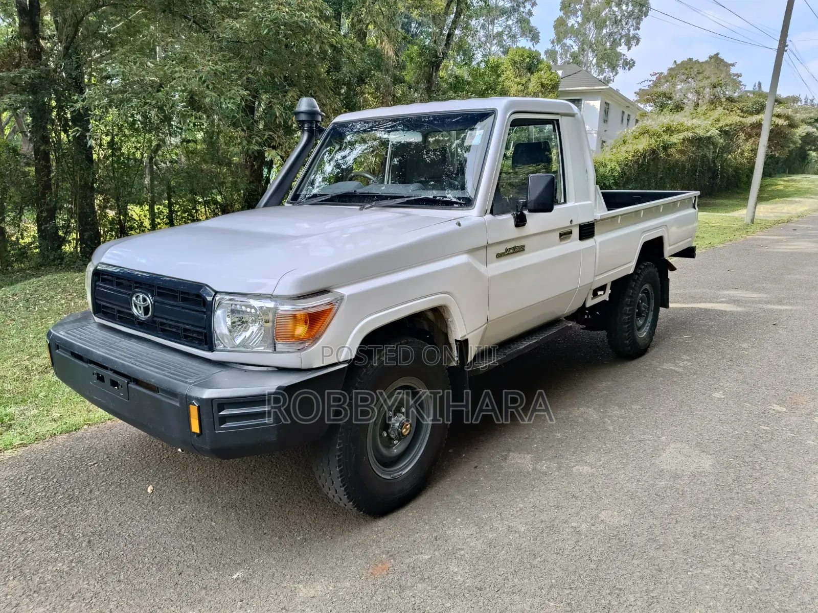 Toyota Land Cruiser 2017 White