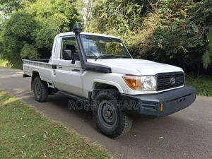 Toyota Land Cruiser 2017 White