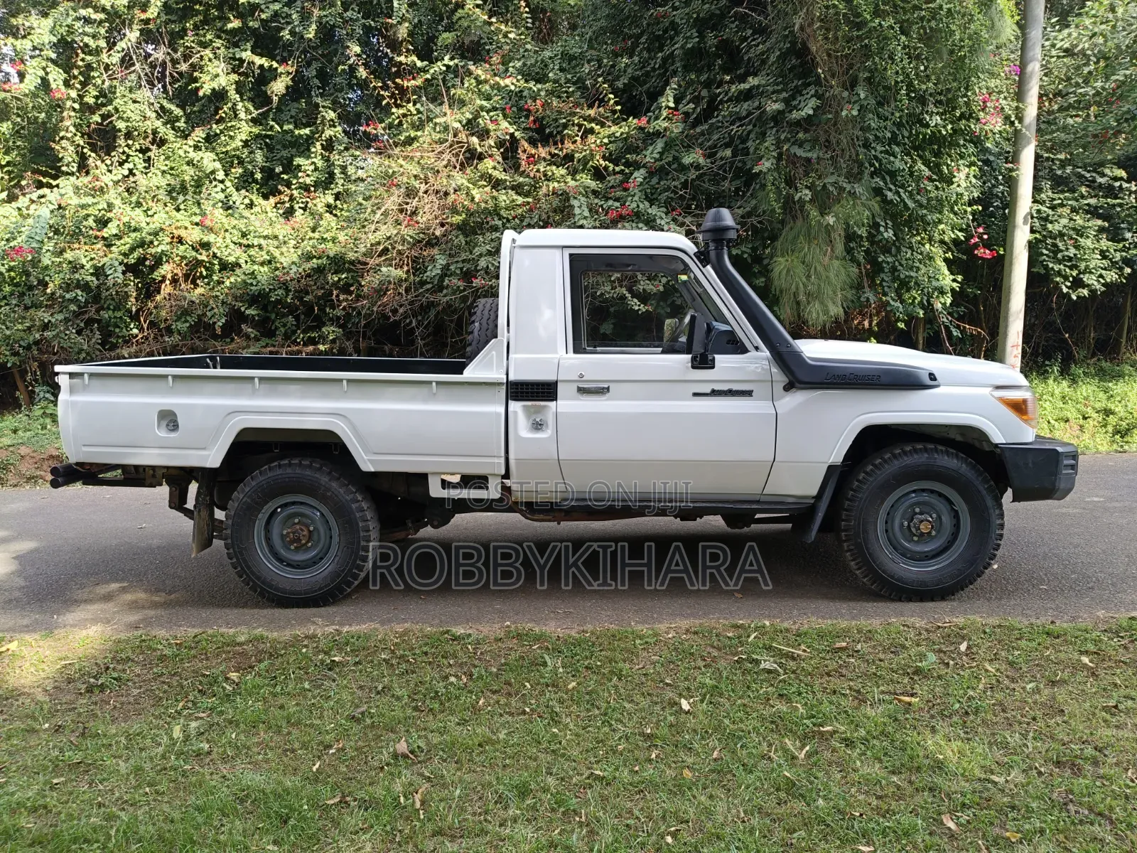 Toyota Land Cruiser 2017 White