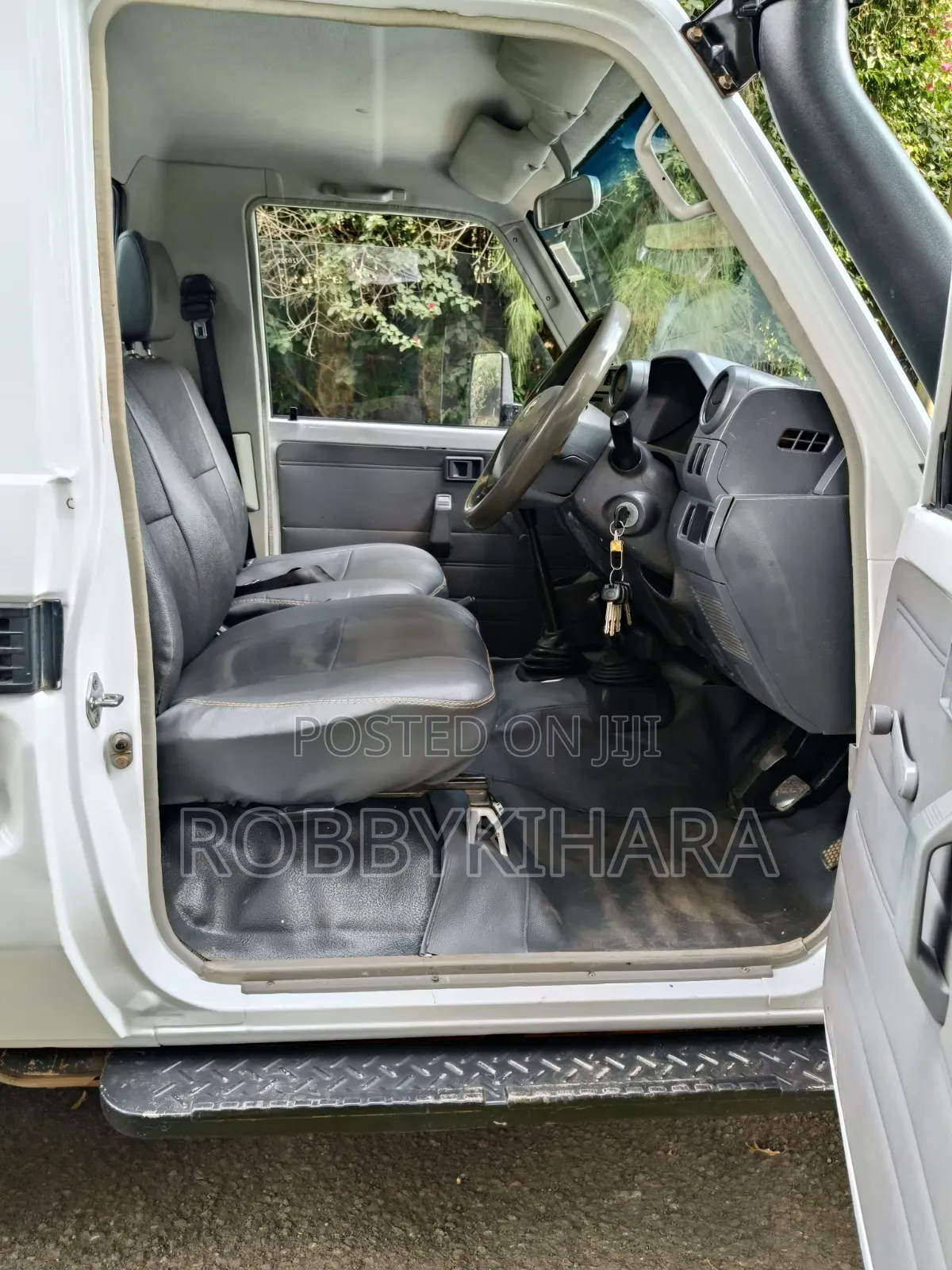 Toyota Land Cruiser 2017 White