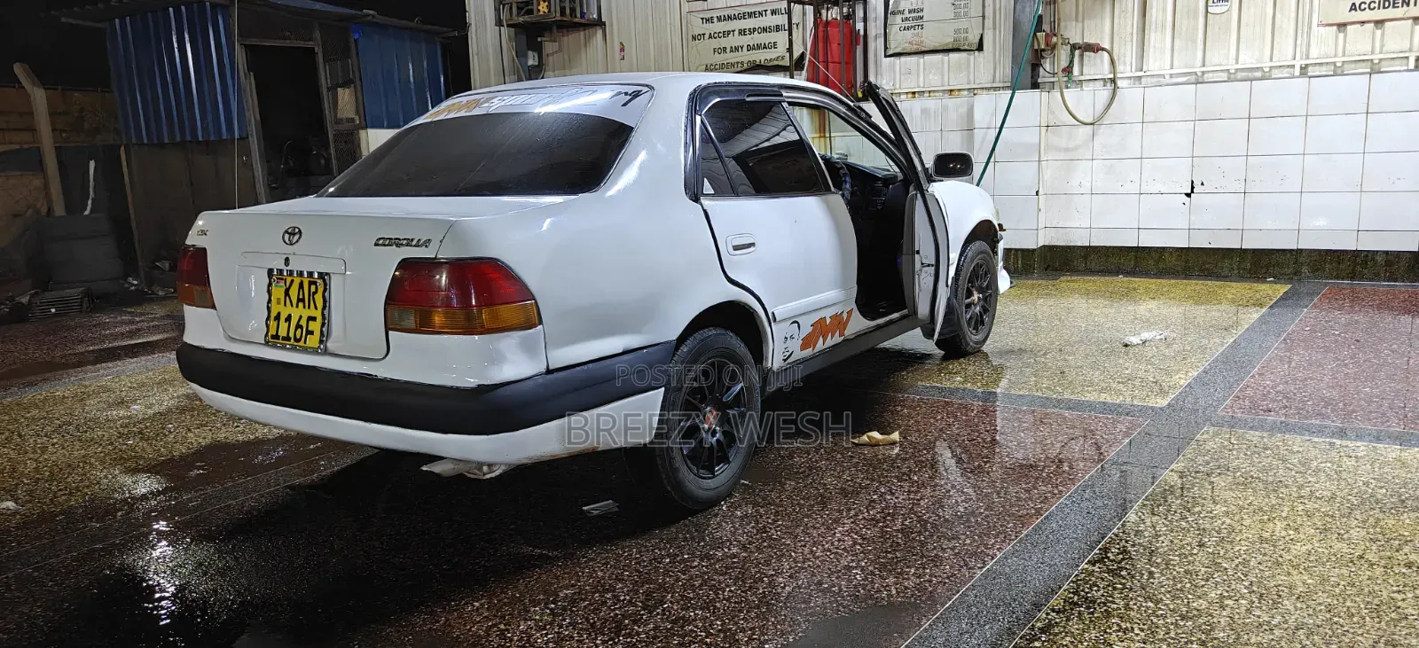 Toyota Corolla 1995 White