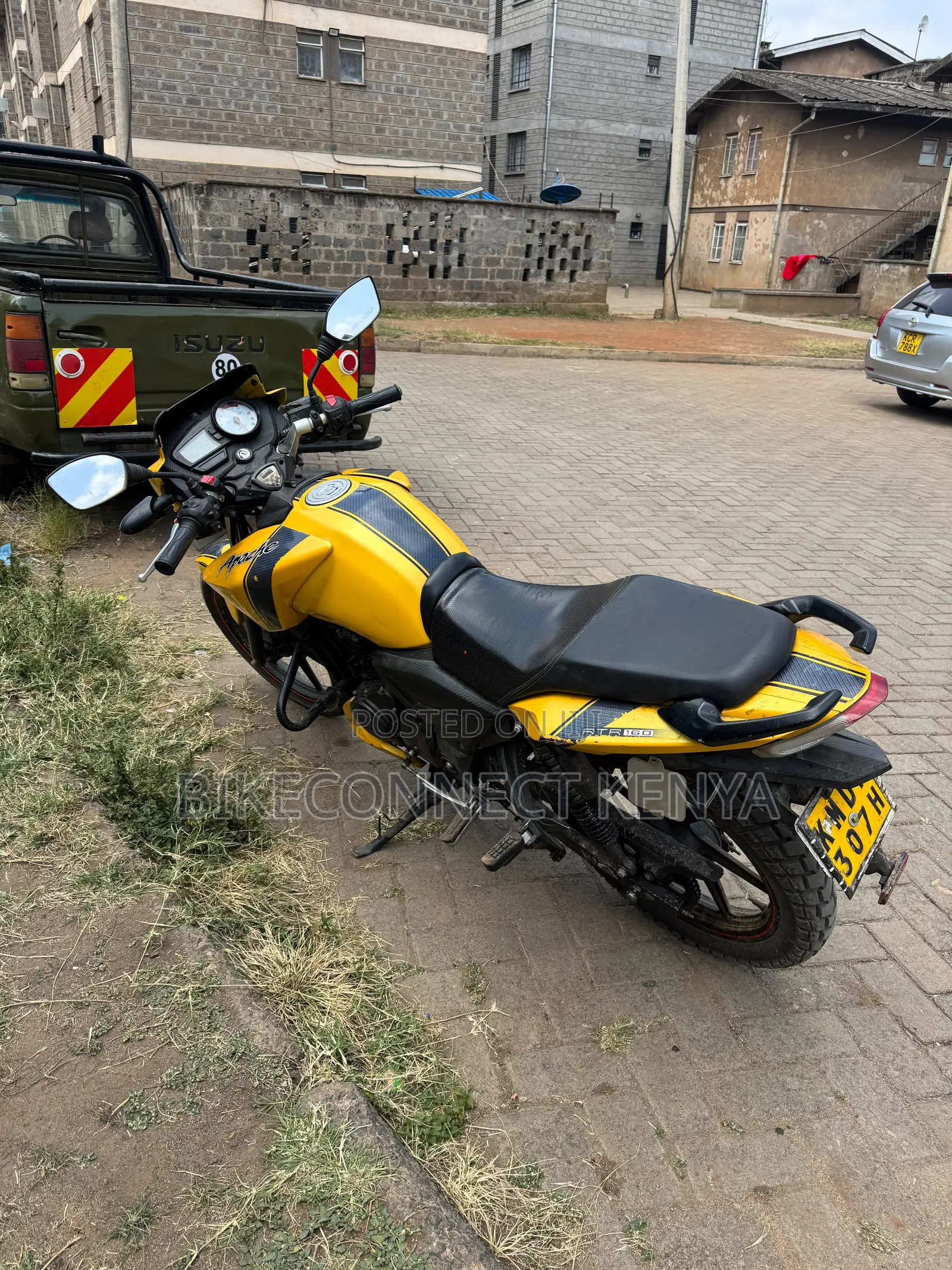 TVS Apache RTR 160 2V 2014 Yellow
