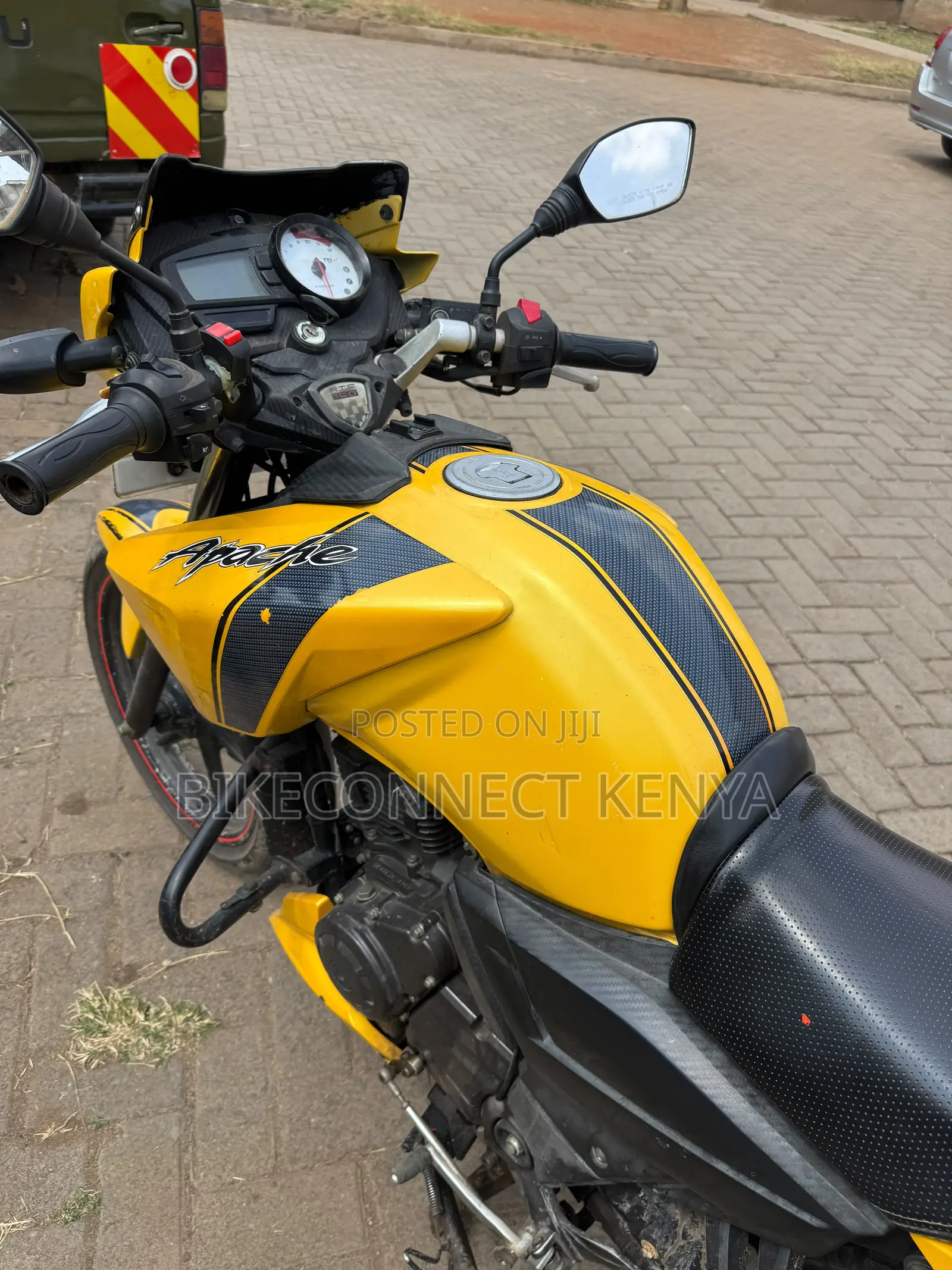 TVS Apache RTR 160 2V 2014 Yellow