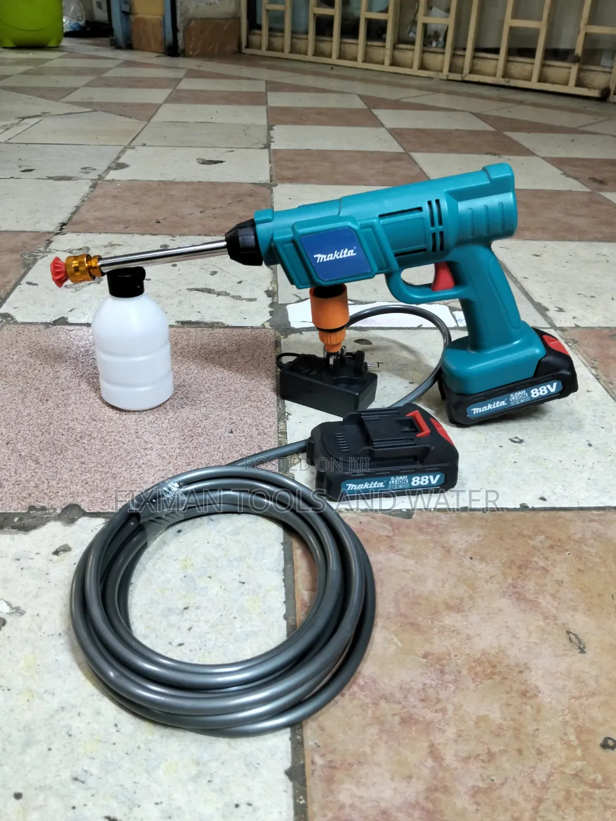 New Makita Cordless Farm Sprayer Machine 2 Battery 88v Accessories