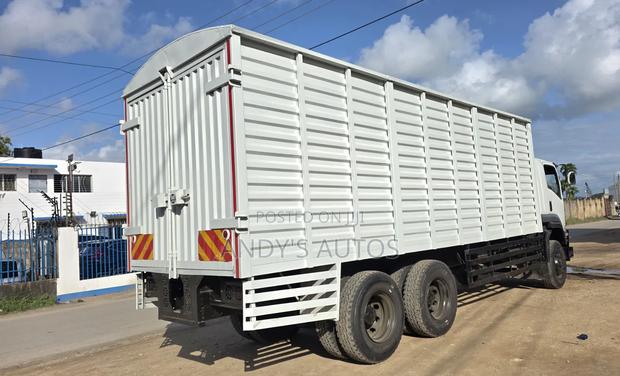 Isuzu FVZ Truck - thumbnail 3