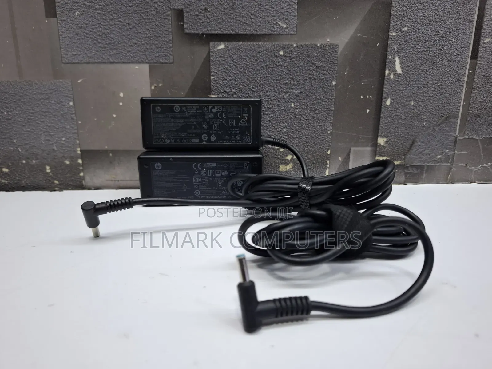 Ex Uk HP 65W 19.5V 3.33A 4.5mm X 3.0mm Blue Tip AC Adapter Charger
