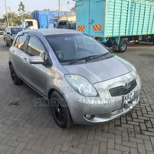 Toyota Vitz 2006 Silver