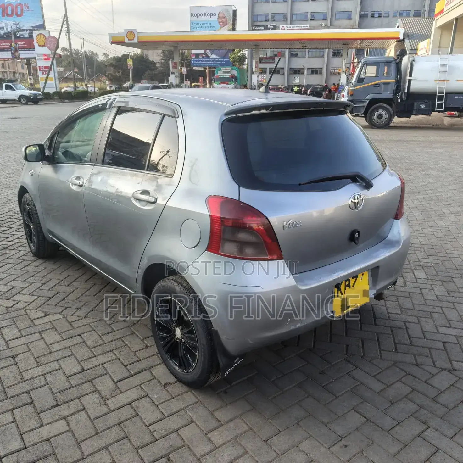 Toyota Vitz 2006 Silver