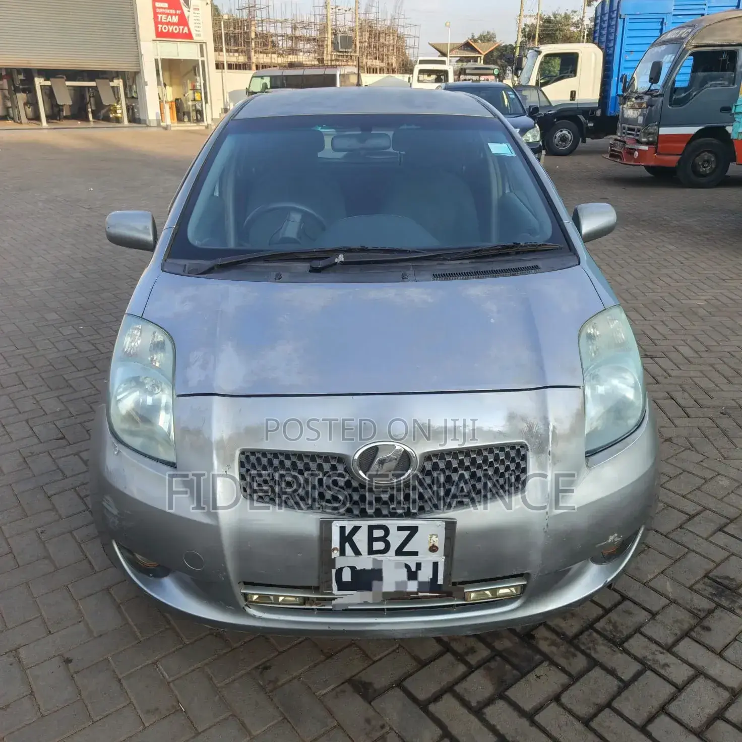 Toyota Vitz 2006 Silver