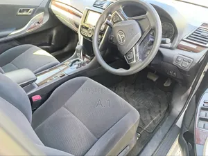 Toyota Premio 2018 Silver