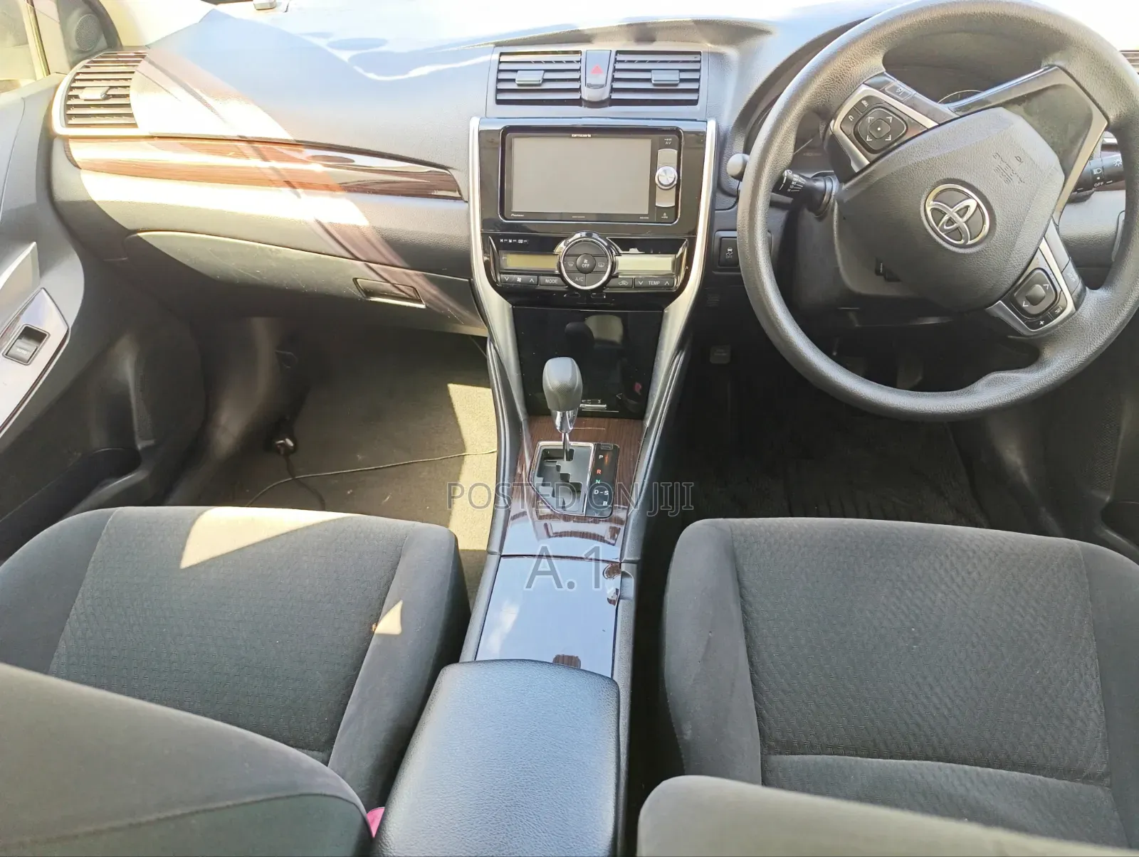 Toyota Premio 2018 Silver