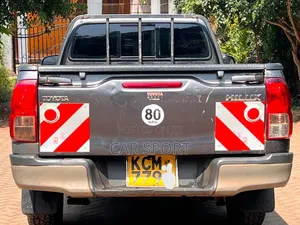 Toyota Hilux 2017 Gray