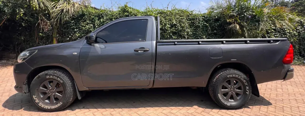 Toyota Hilux 2017 Gray