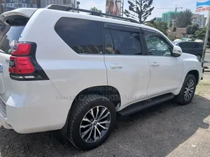 Toyota Land Cruiser 2020 White