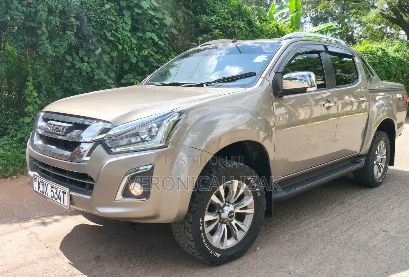 Isuzu D-MAX 2022 Brown