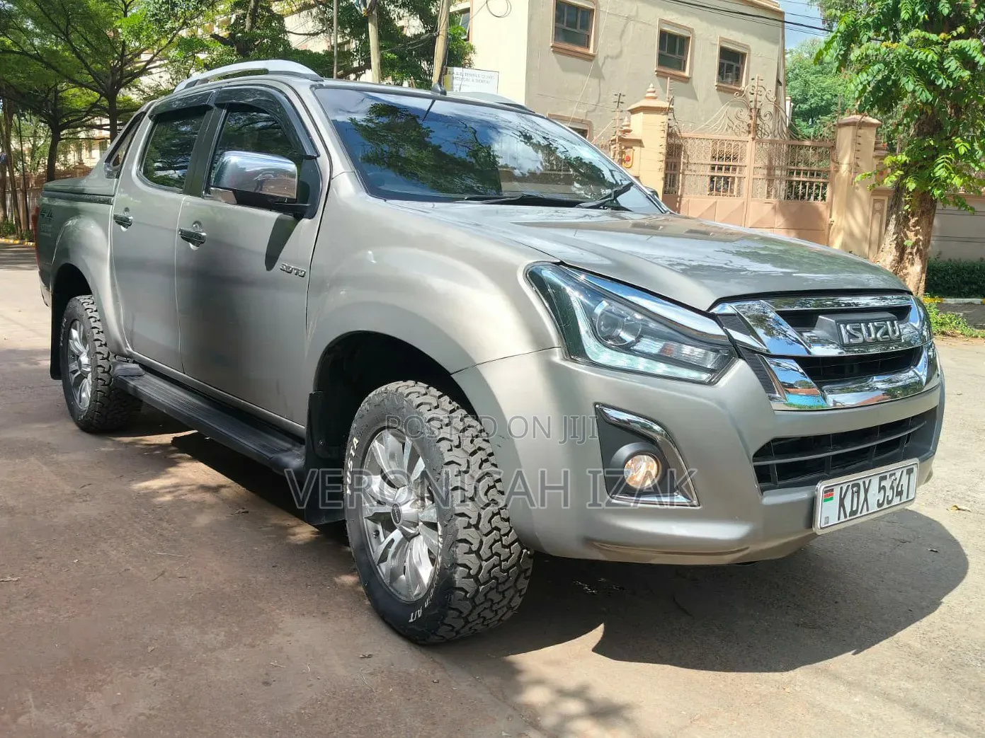 Isuzu D-MAX 2022 Brown