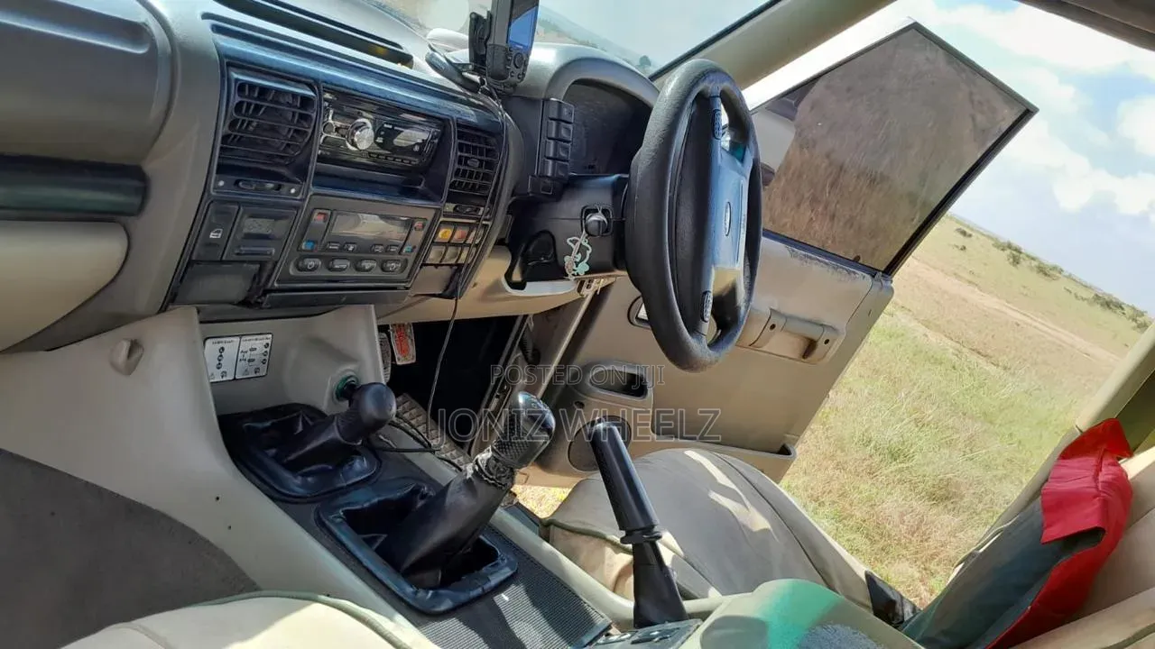 Land Rover Discovery 2003 Gold