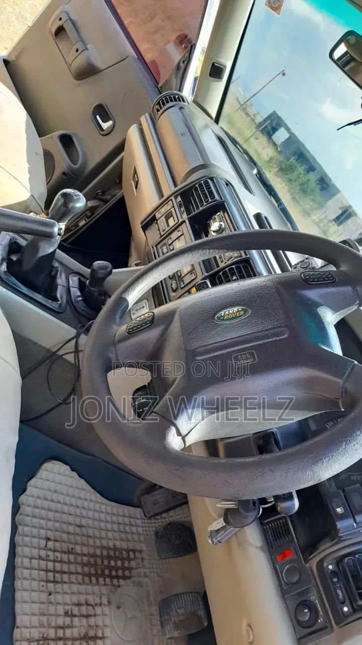 Land Rover Discovery 2003 Gold