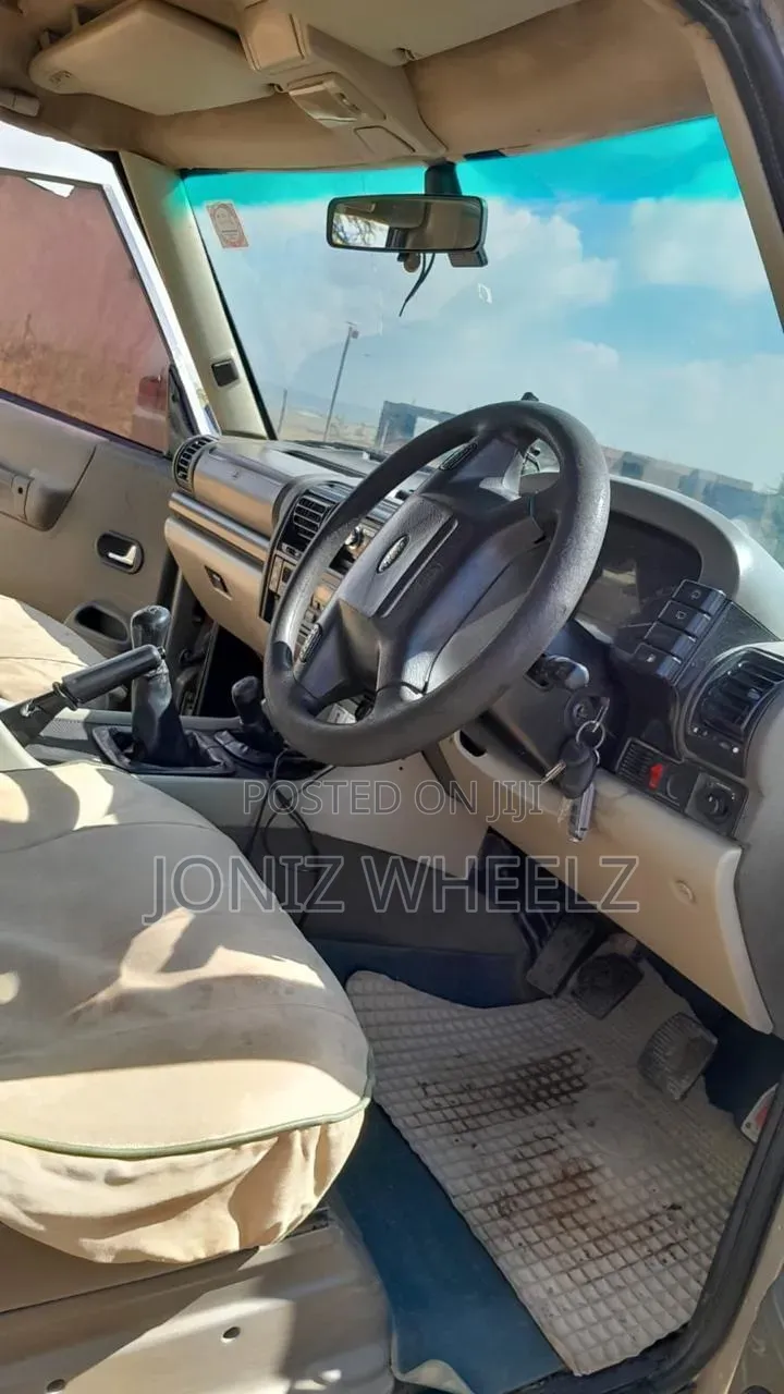 Land Rover Discovery 2003 Gold
