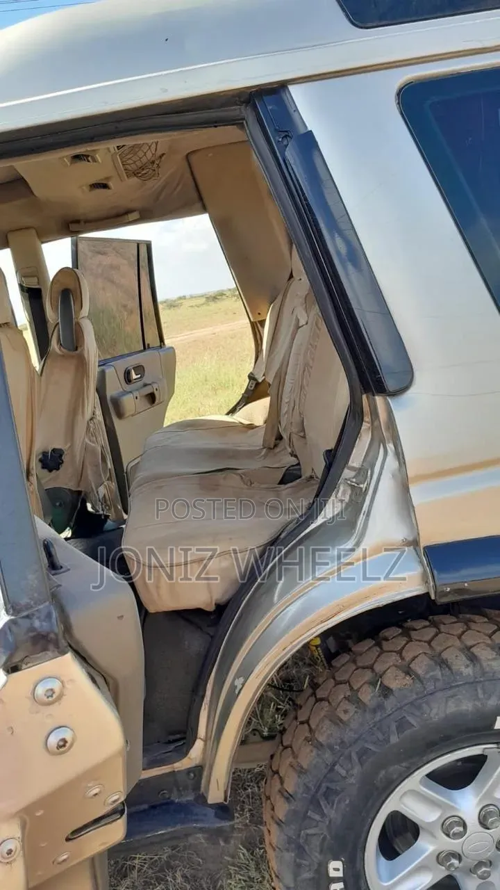 Land Rover Discovery 2003 Gold