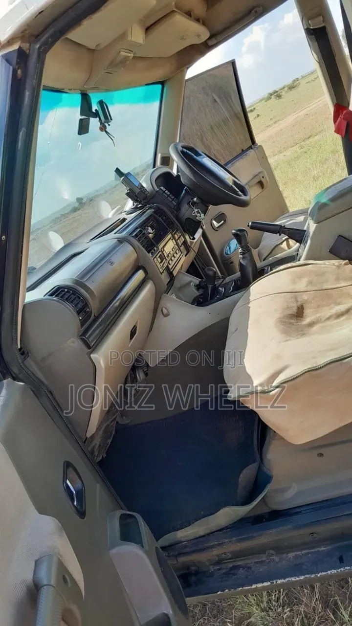 Land Rover Discovery 2003 Gold