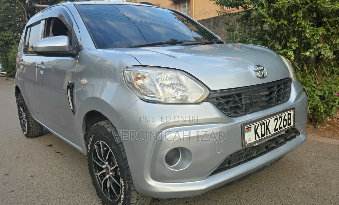 Toyota Passo 2016 Silver