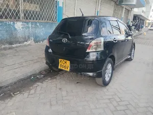 Toyota Vitz 2010 Black