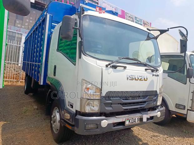 2020 Isuzu FRR - thumbnail 4