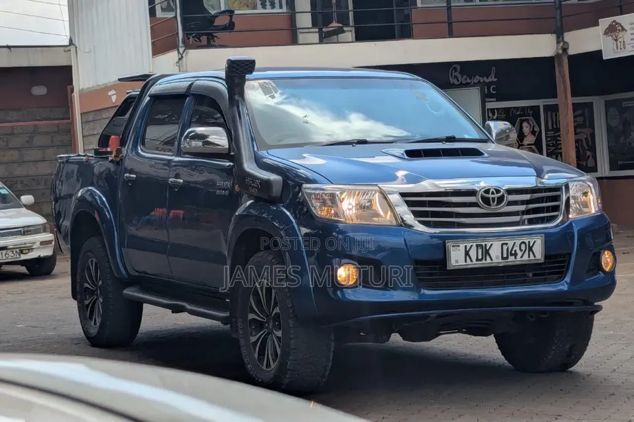 Toyota Hilux 2014 Blue